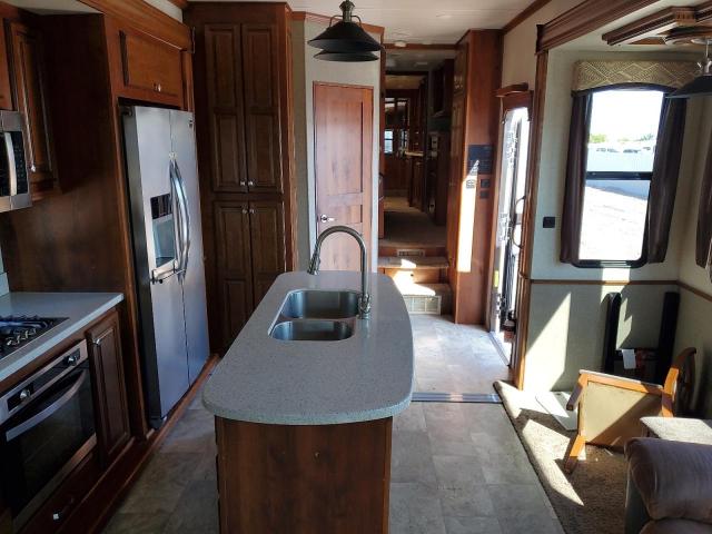 Heart Land Fifthwheel Image 3