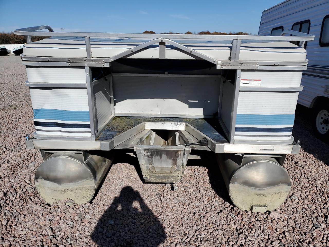 Weer Pontoon Image 7