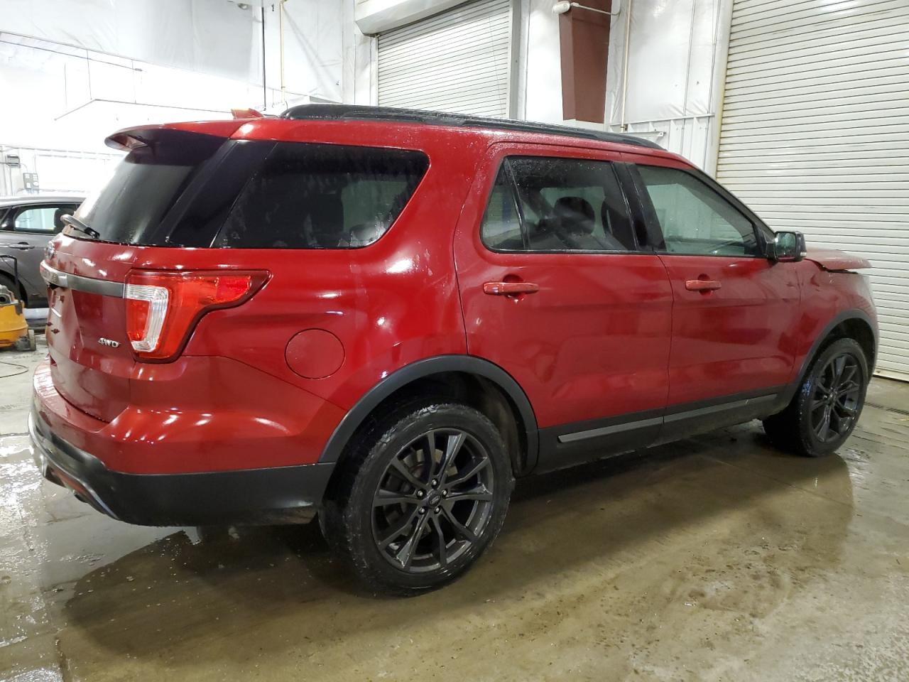 Ford Explorer Xlt Image 8
