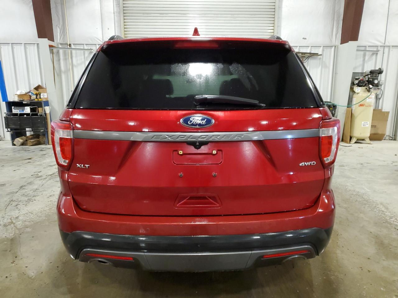 Ford Explorer Xlt Image 10