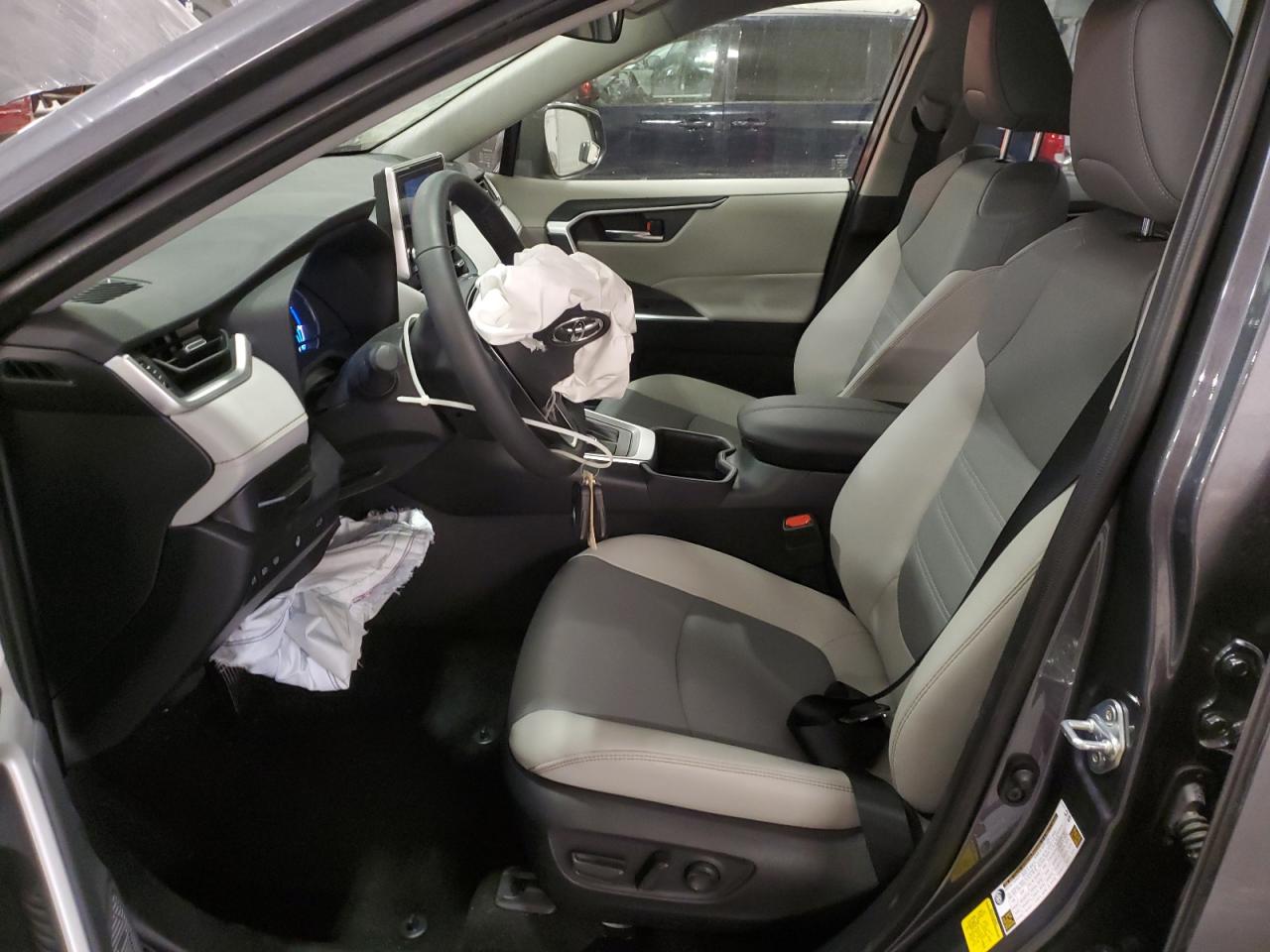 Toyota RAV4 Xle Premium Image 5