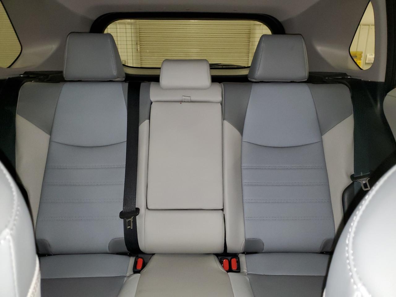 Toyota RAV4 Xle Premium Image 13