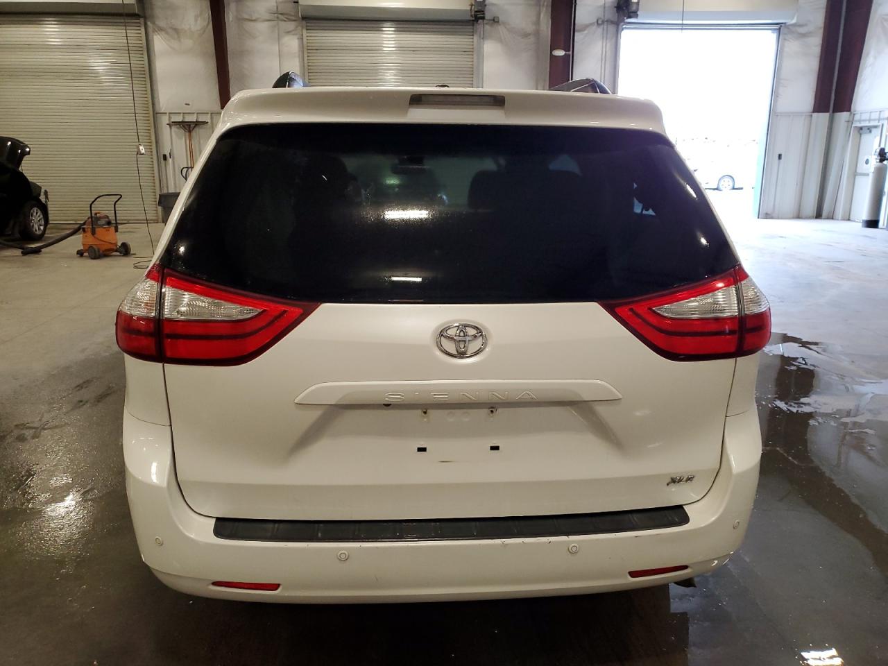 Toyota Sienna Xle Image 6