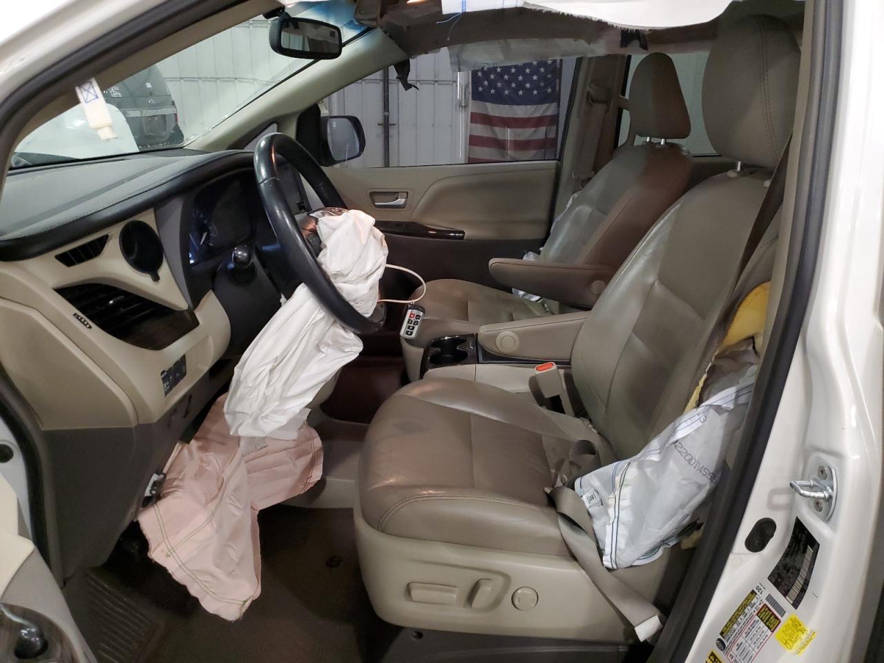 Toyota Sienna Xle Image 10