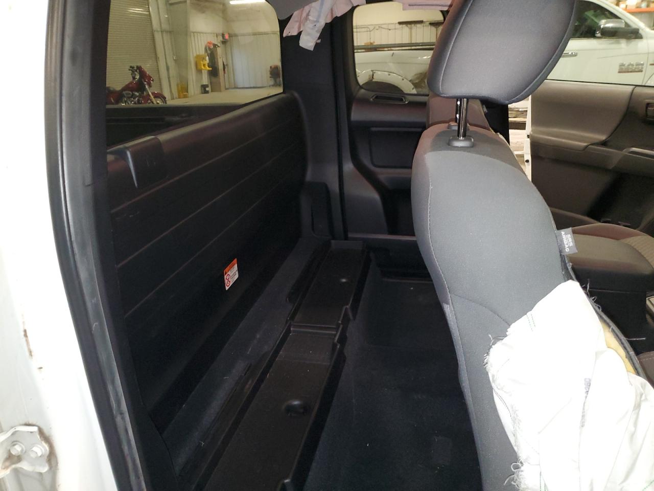 Toyota Tacoma Access Cab Image 3