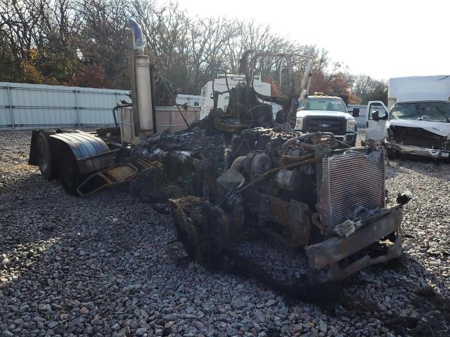  Salvage Freightliner Columbia 1