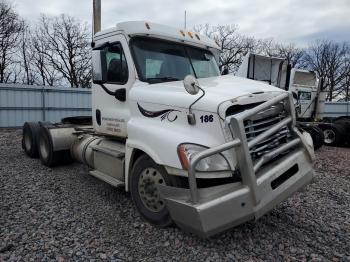  Salvage Freightliner Cascadia 1