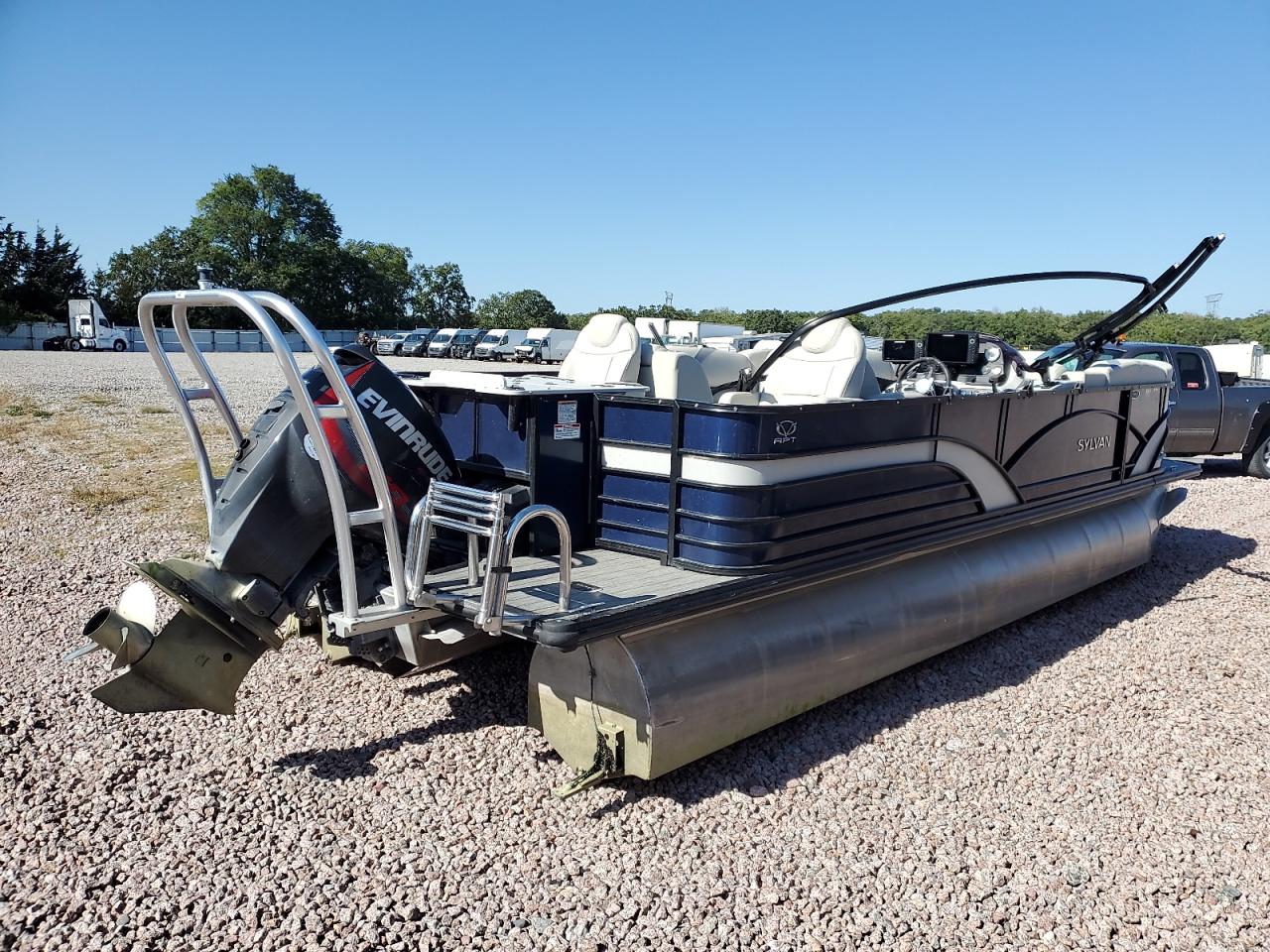 Slyvan Pontoon Image 10