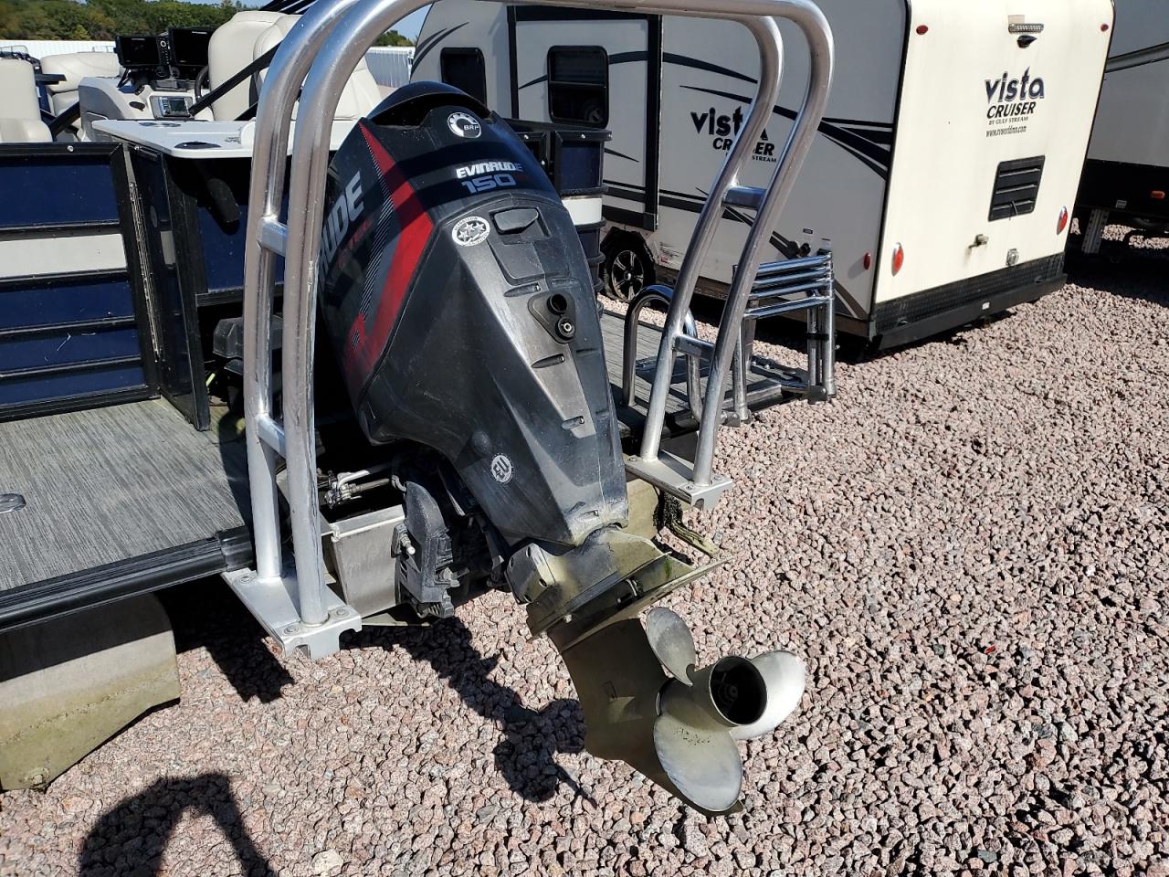 Slyvan Pontoon Image 3