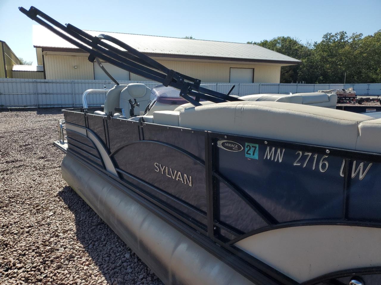 Slyvan Pontoon Image 9