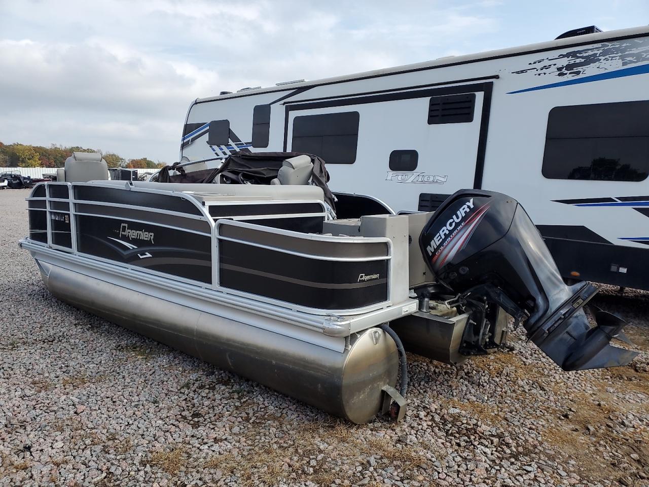 Premier Pontoon Image 5