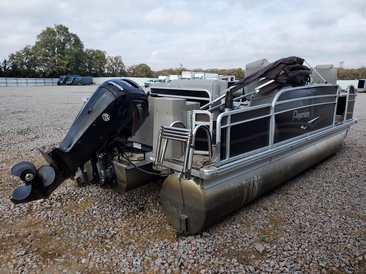 Premier Pontoon Image 10