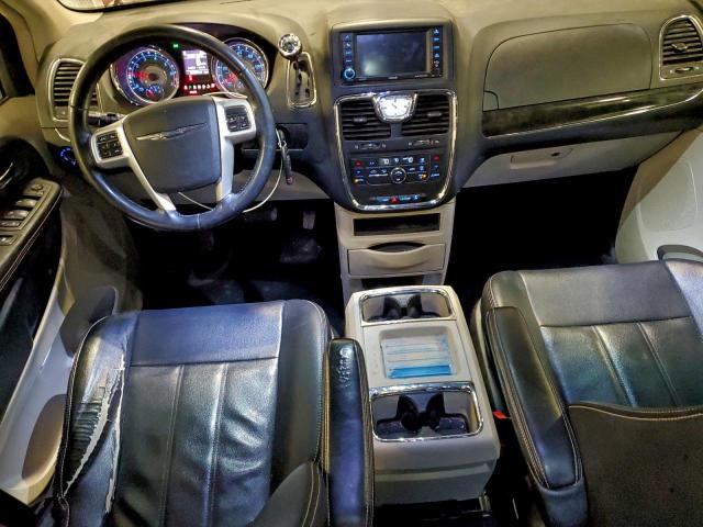 Chrysler Minivan Touring Image 7