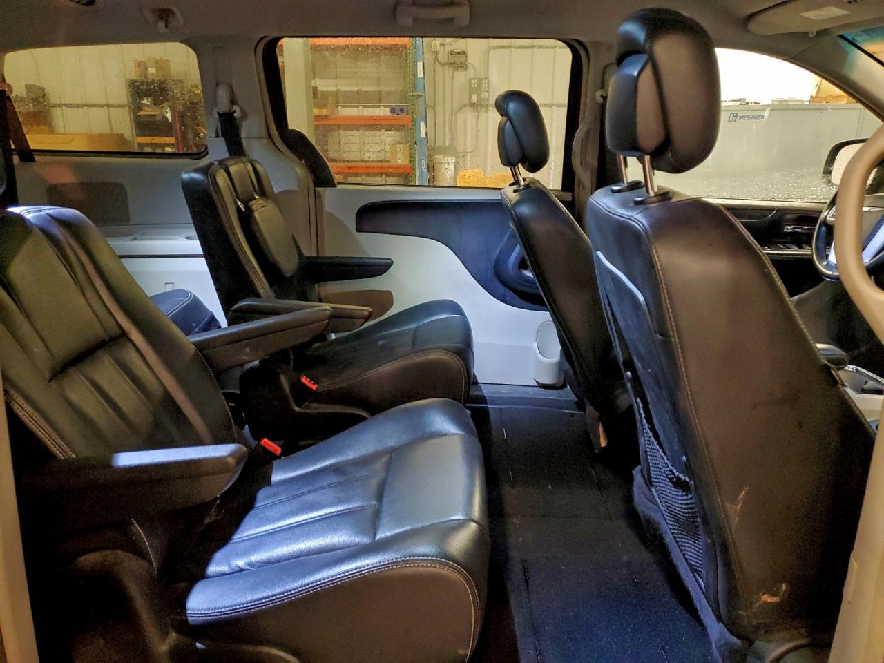 Chrysler Minivan Touring Image 10