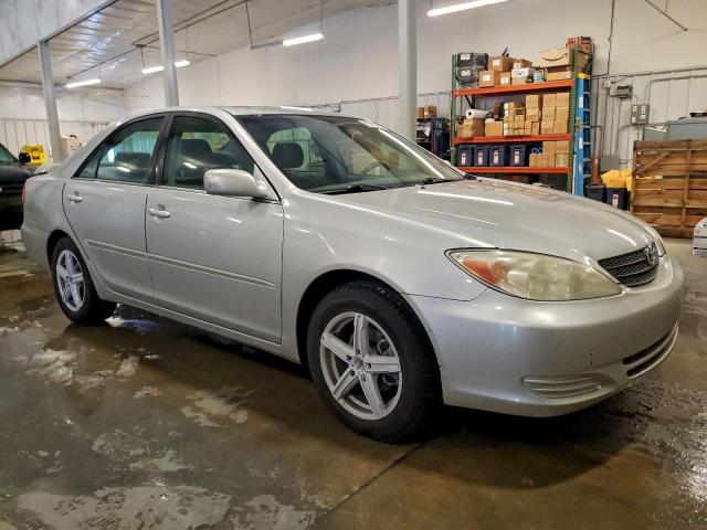 Toyota Camry Le Image 4