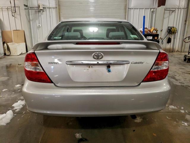 Toyota Camry Le Image 8