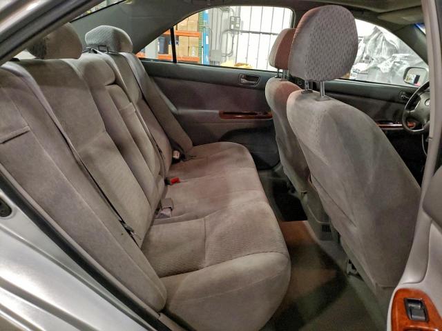 Toyota Camry Le Image 10