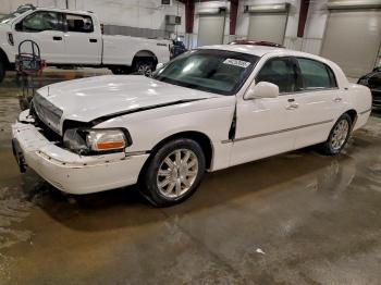  Salvage Lincoln Towncar
