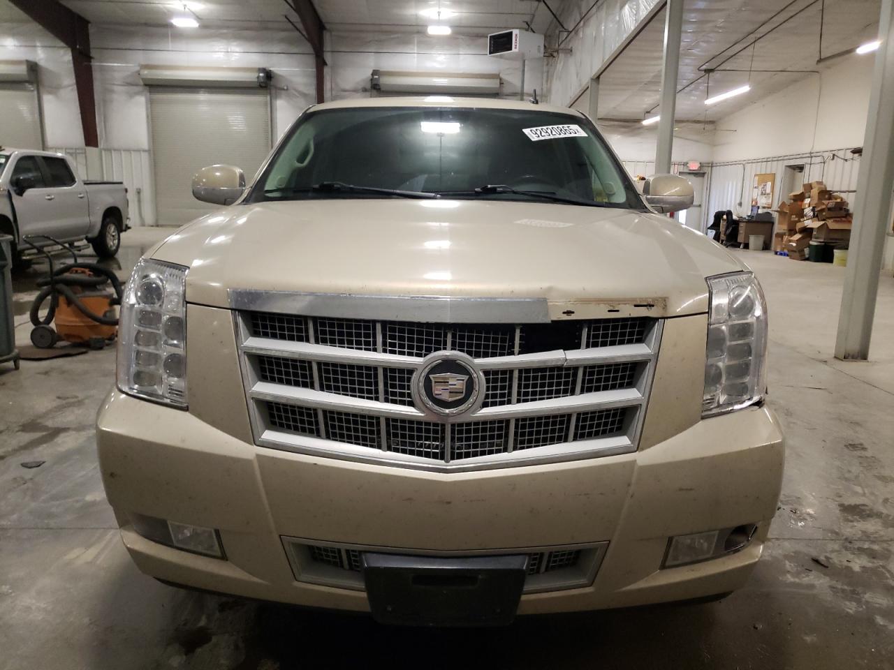 Cadillac Escalade Platinum Image 10