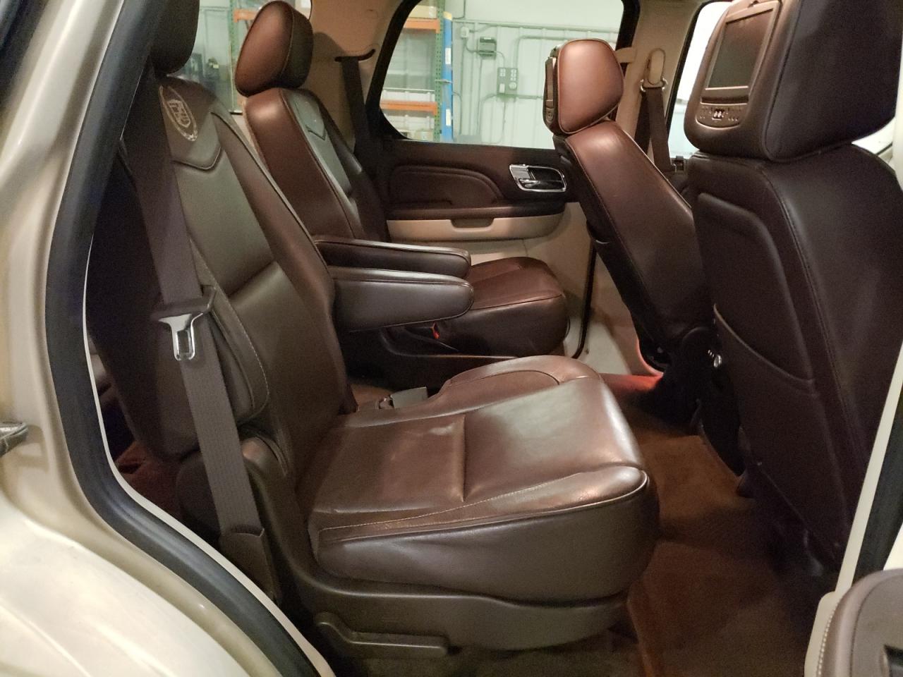 Cadillac Escalade Platinum Image 5