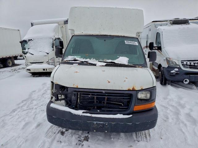 GMC Savana Cutaway G3500 Image 3