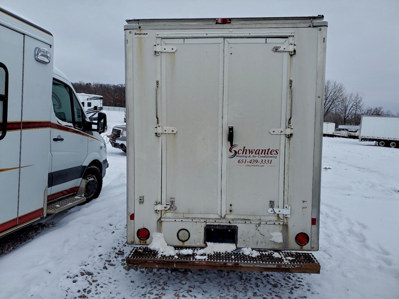 GMC Savana Cutaway G3500 Image 8