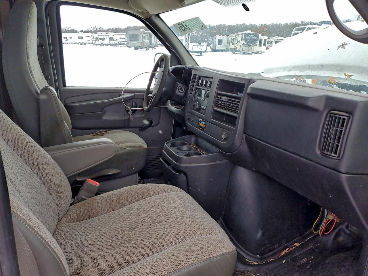 GMC Savana Cutaway G3500 Image 10