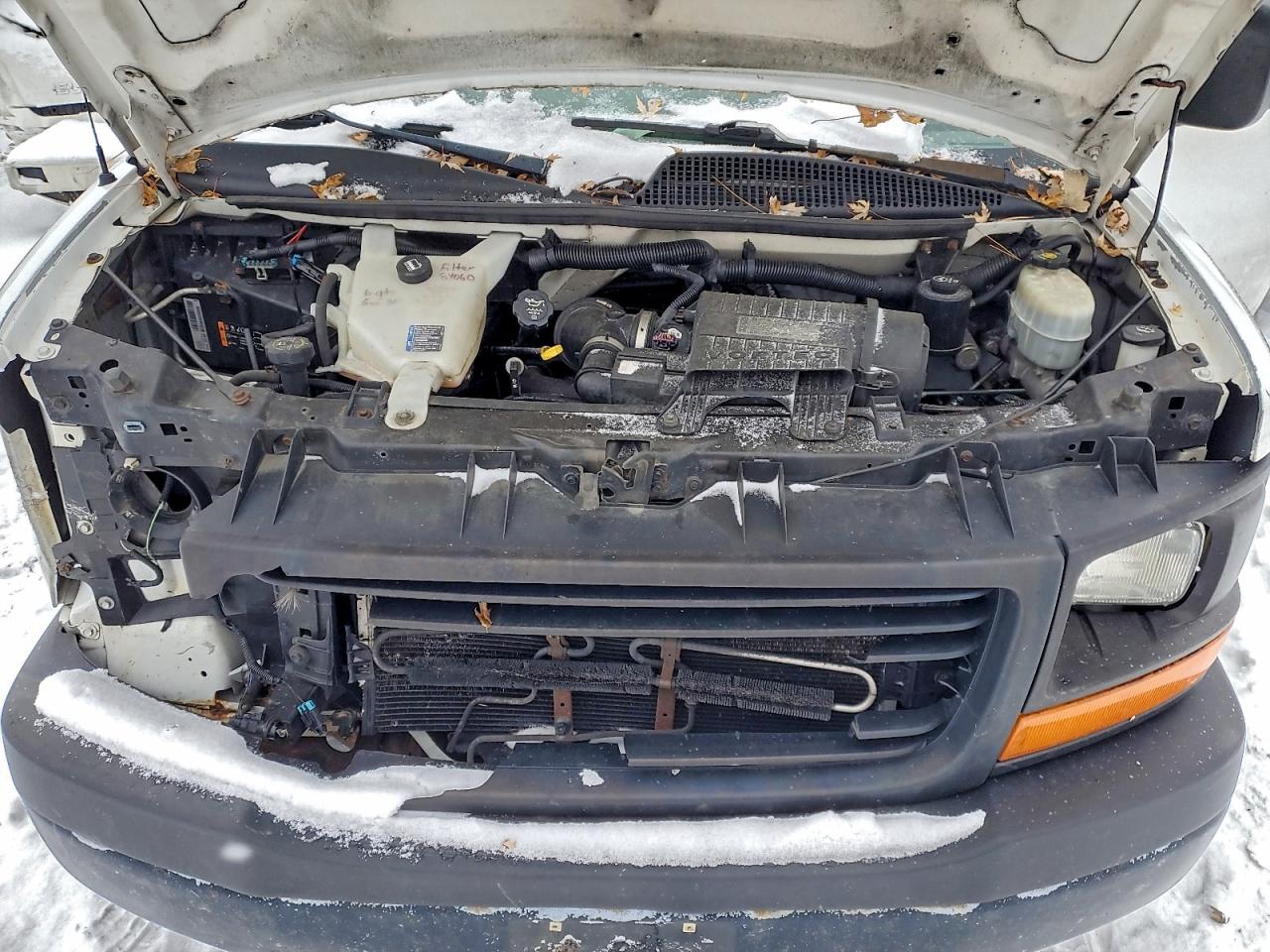 GMC Savana Cutaway G3500 Image 11