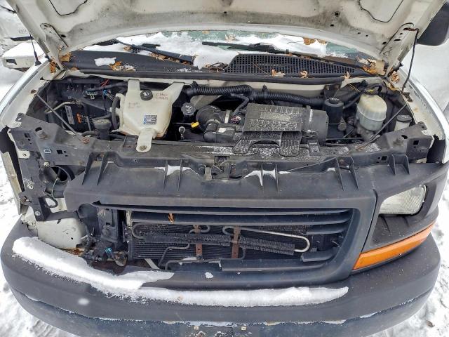 GMC Savana Cutaway G3500 Image 11