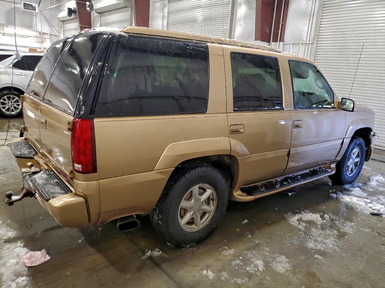 GMC Yukon Denali Image 2