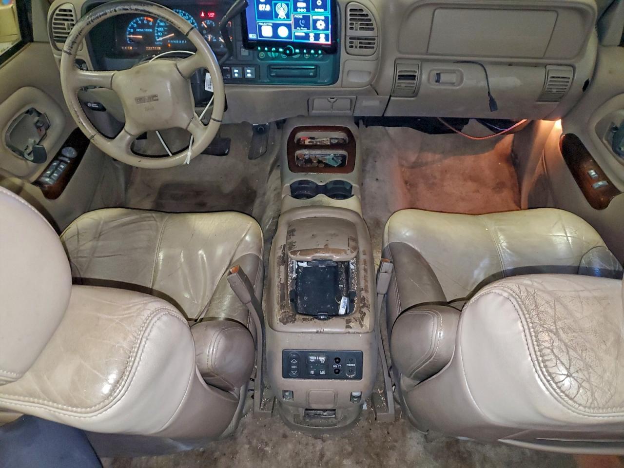 GMC Yukon Denali Image 11