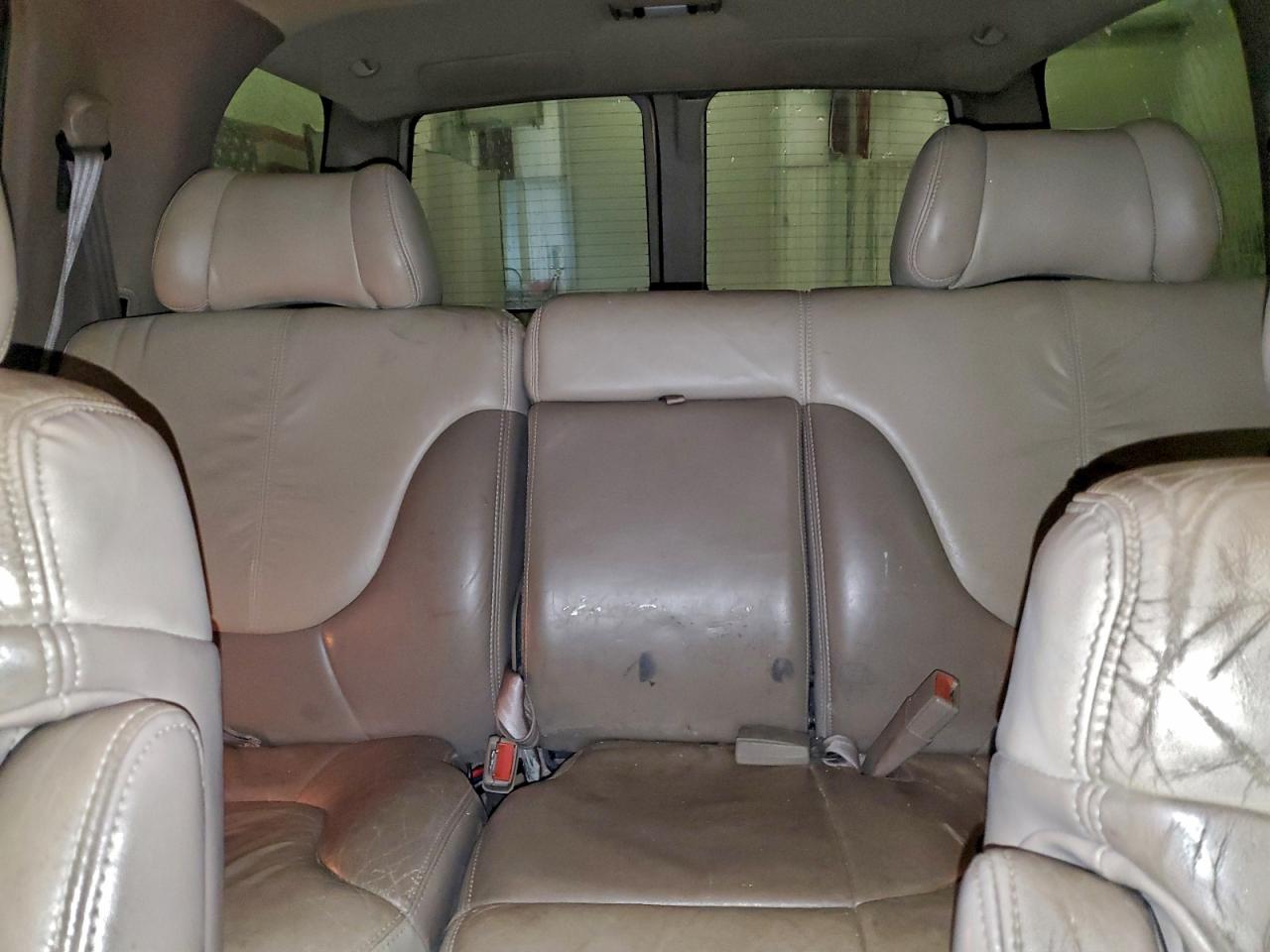 GMC Yukon Denali Image 8