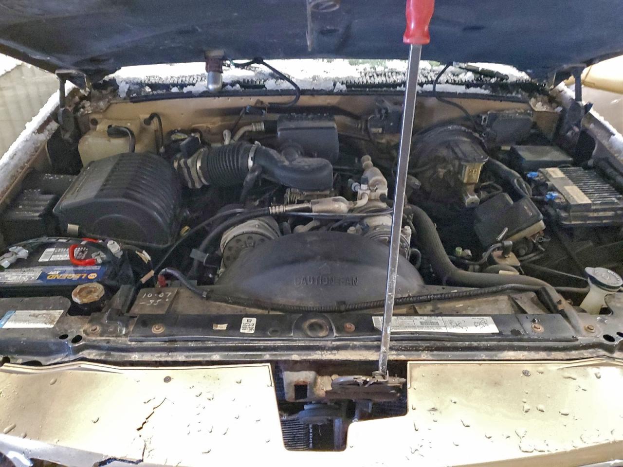 GMC Yukon Denali Image 13