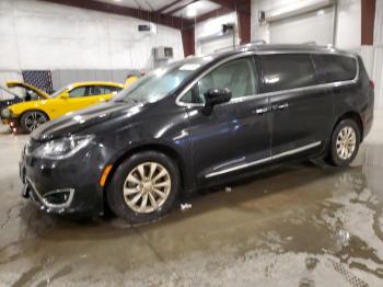  Salvage Chrysler Pacifica