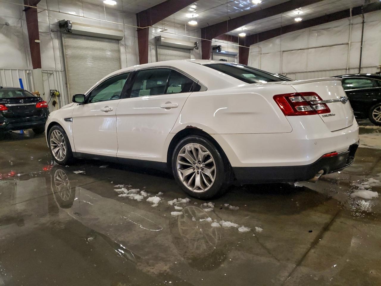 Ford Taurus Limited Image 3