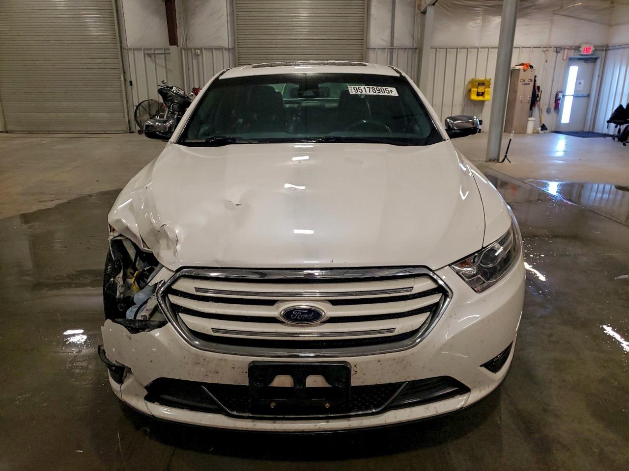 Ford Taurus Limited Image 2