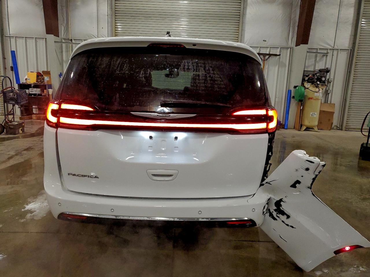 Chrysler Pacifica Select Image 10