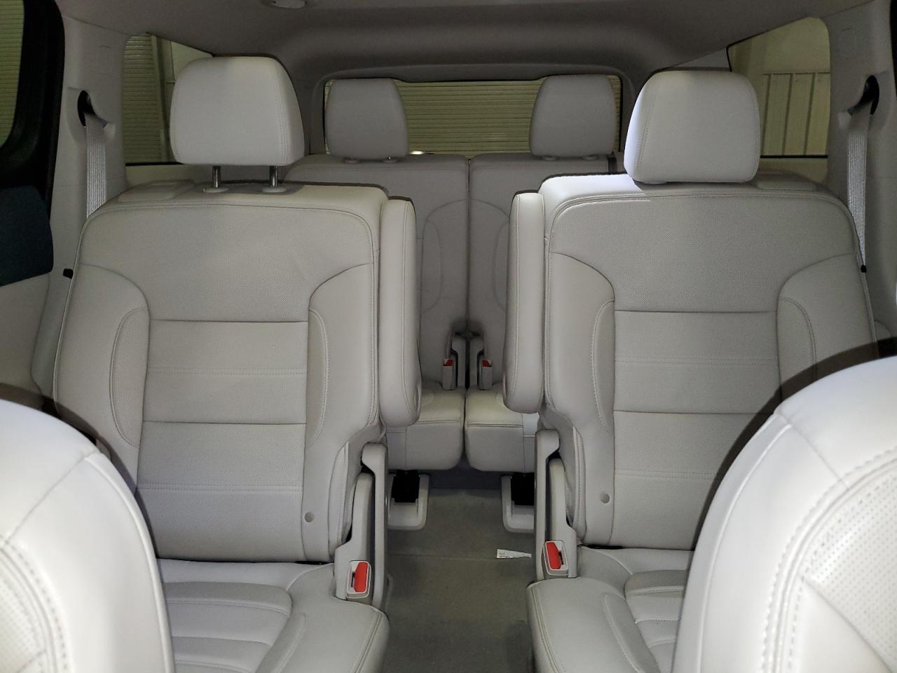 GMC Acadia Denali Image 11