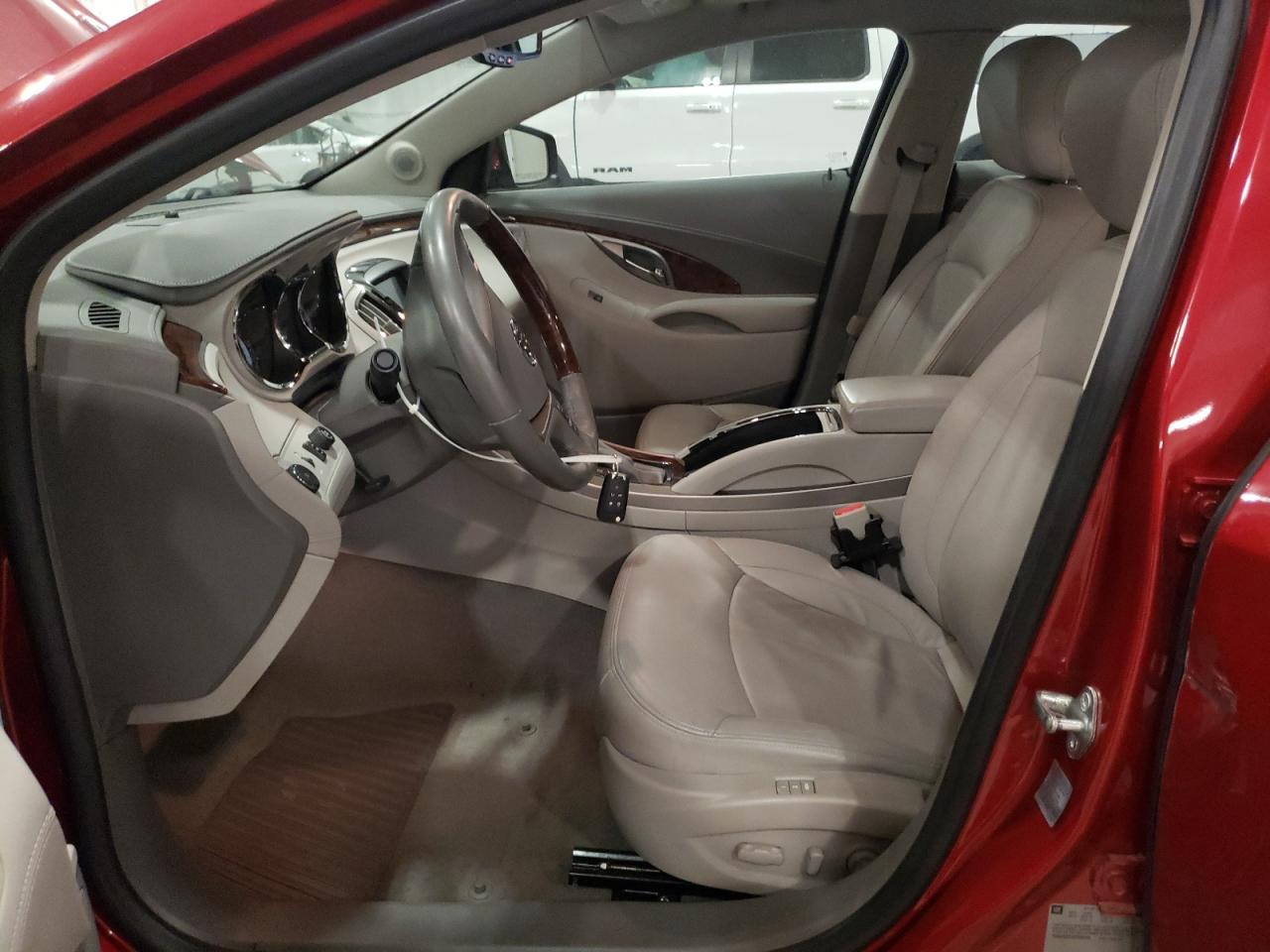 Buick LaCrosse Touring Image 3