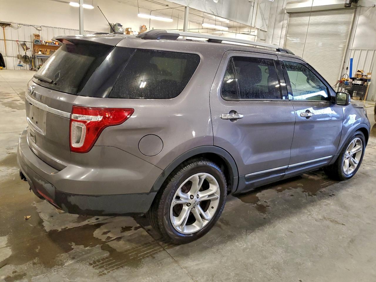 Ford Explorer Limited Image 3