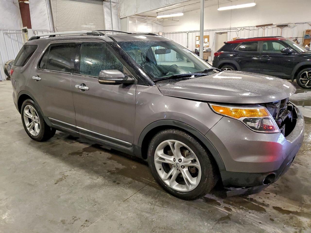 Ford Explorer Limited Image 4
