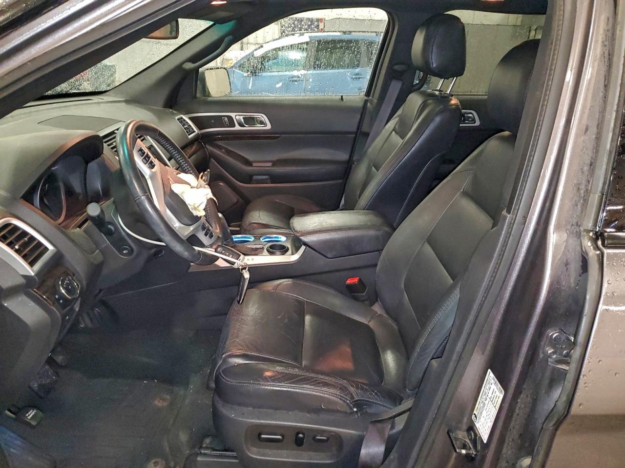 Ford Explorer Limited Image 13