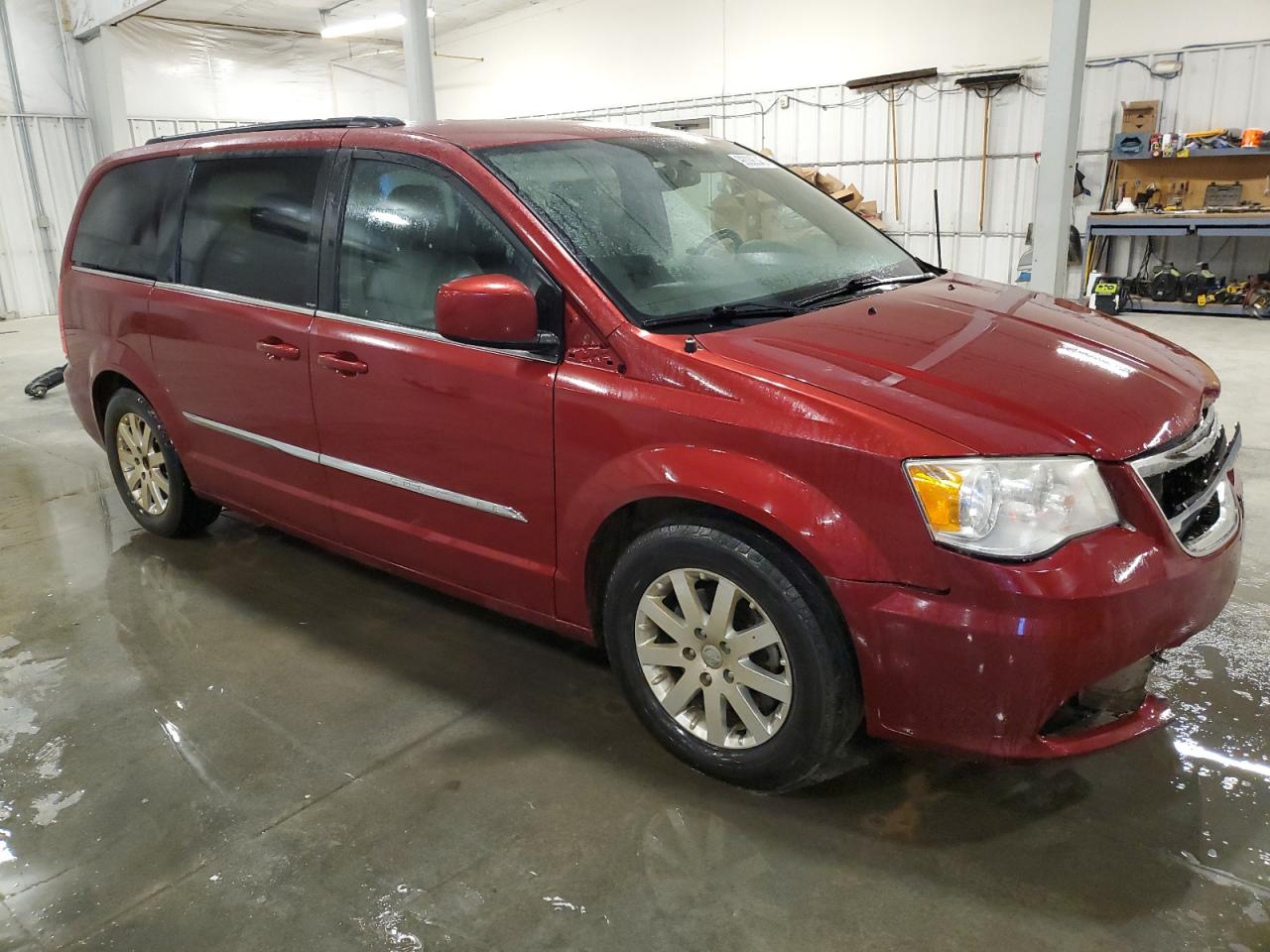 Chrysler Minivan Touring Image 3