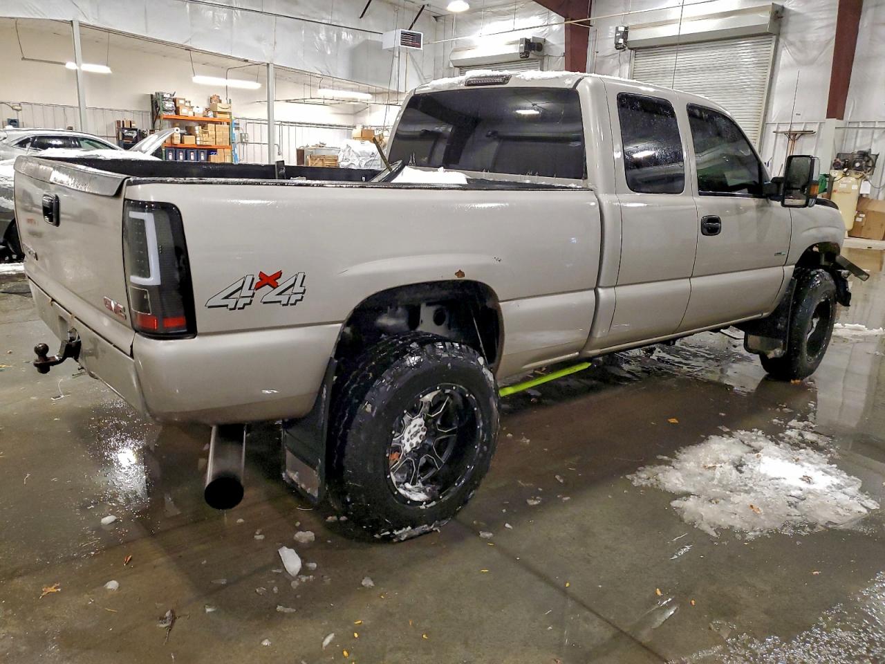 GMC Sierra K2500 Heavy Duty Image 3
