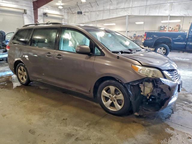 Toyota Sienna Le Image 10