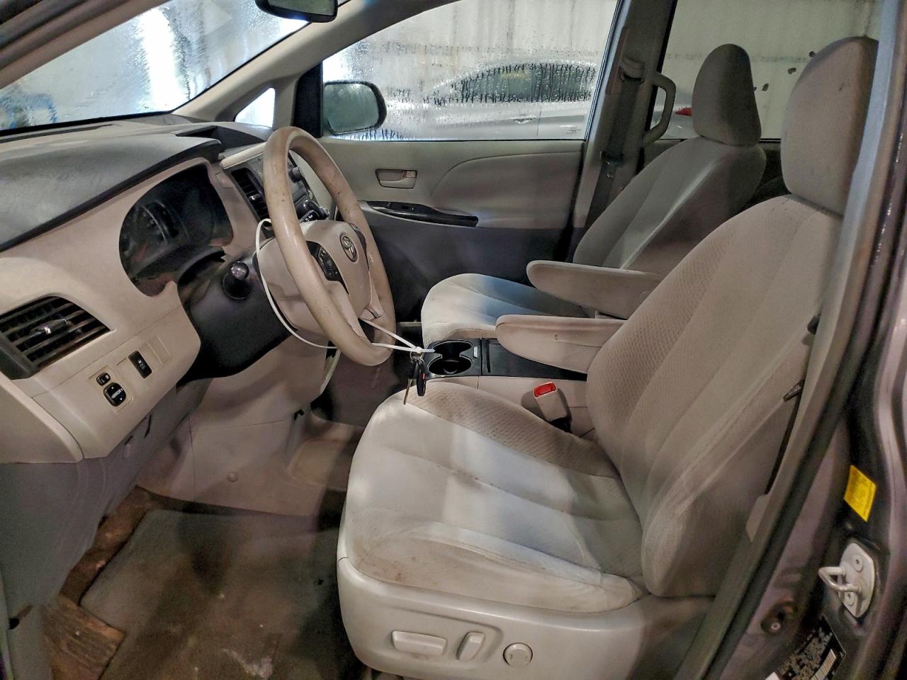 Toyota Sienna Le Image 7