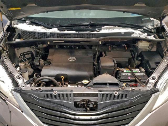 Toyota Sienna Le Image 13