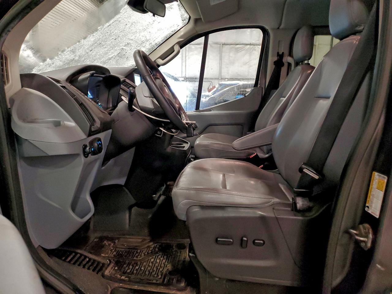 Ford Transit T-150 Image 4