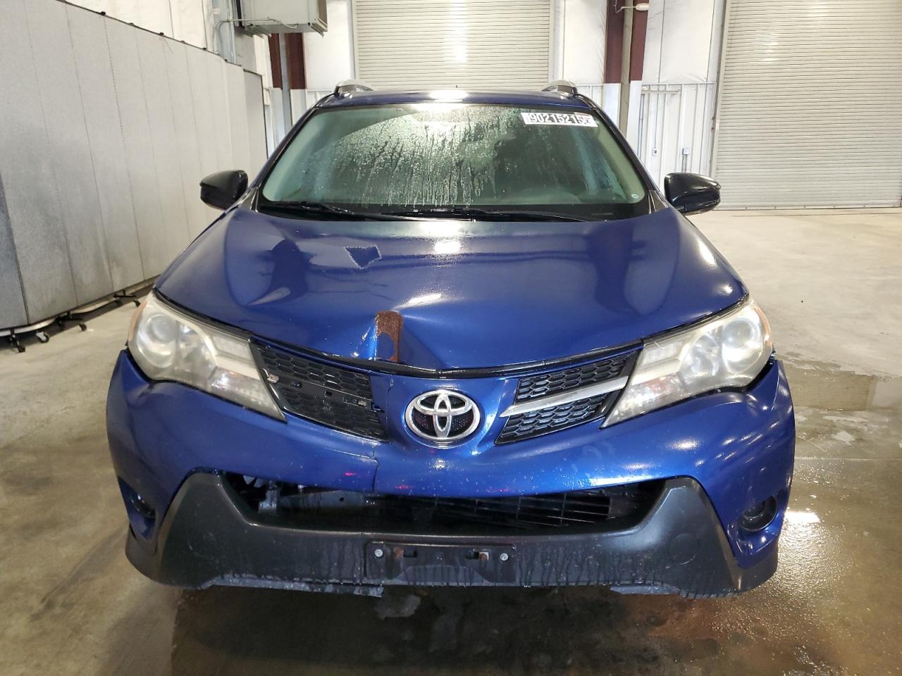 Toyota RAV4 Le Image 9