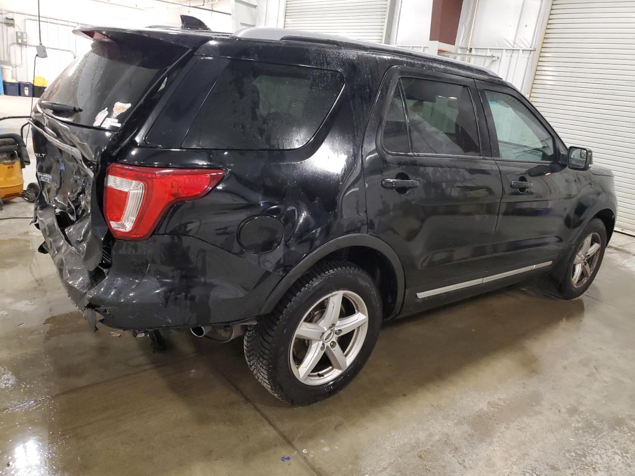 Ford Explorer Xlt Image 4